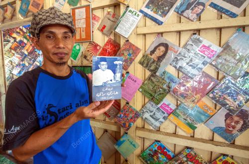 PENGUMPUL BARANGAN ANTIK