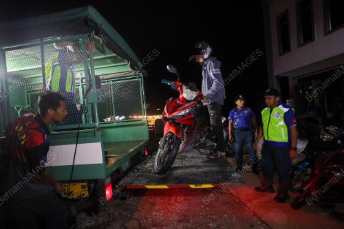 OPERASI MOTOSIKAL WARGA ASING