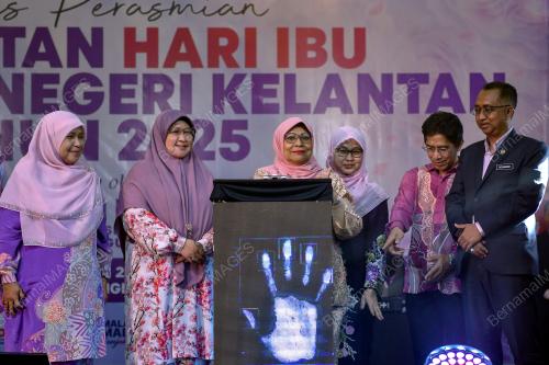 DATUK SERI ROHANI ABDUL KARIM
