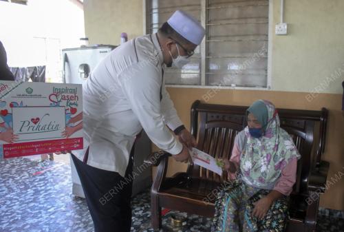 DATUK AHMAD MARZUK SHAARY