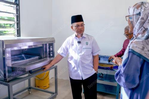 DATUK DR MOHD NA'IM MOKHTAR
