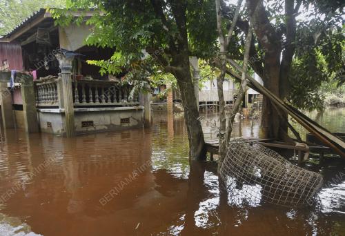 BANJIR GENANG DI KAMPUNG TERSANG