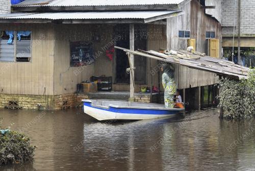 BANJIR GENANG DI KAMPUNG TERSANG