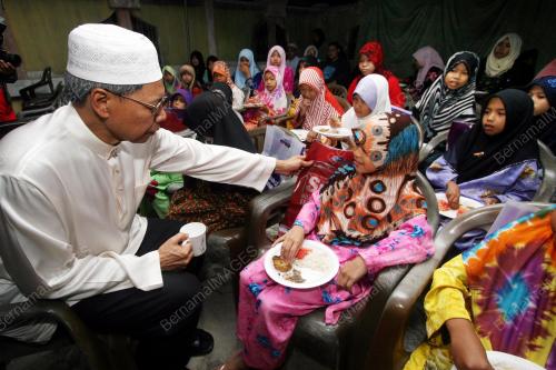 MUSTAPA MOHAMED