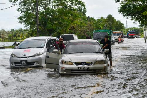 TINJAUAN BANJIR DI BACHOK