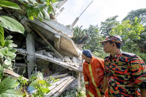 KB05_31072019_RUMAH_RUNTUH