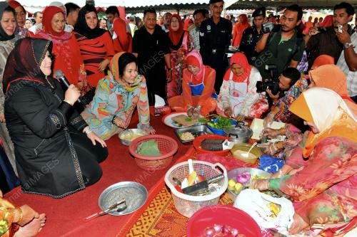 DATIN SERI ROSMAH MANSOR