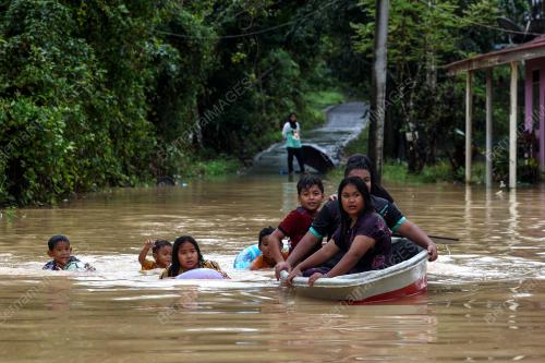 TINJAUAN BANJIR DI KAMPUNG KUBANG KUAU