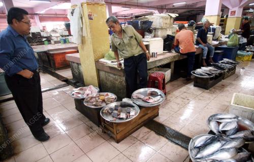 PENJUAL IKAN