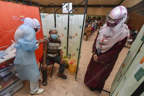 PUSAT PEMBERIAN VAKSINASI Ã”WALK-INÃ•