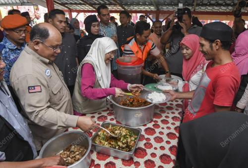 DATUK SERI DR WAN AZIZAH WAN ISMAIL
