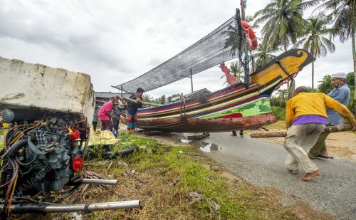 PERAHU KOLEK DIBAIK PULIH