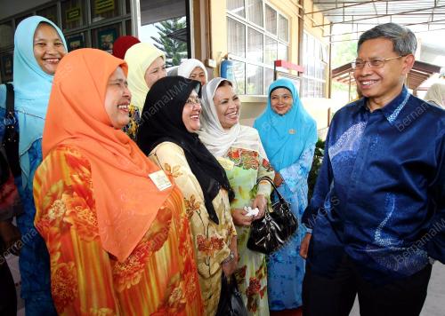 MUSTAPA MOHAMED