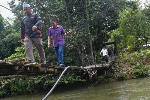 TITI GANTUNG SUNGAI CHATEL DAMAI