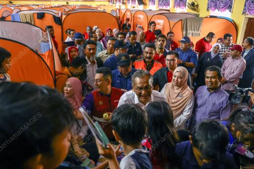 DATUK SERI DR DZULKEFLY AHMAD