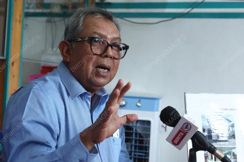 DATUK SERI DR AWANG ADEK HUSSIN