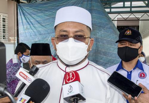 DATUK AHMAD MARZUK SHAARY