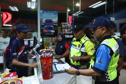 PEMANTAUAN DI STESEN MINYAK