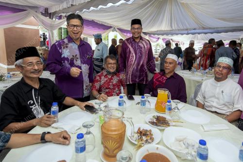 AB AZIZ AB KADIR