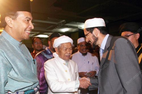 NIK ABDUL AZIZ NIK MAT