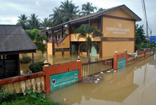 KB06_13012014_BANJIR_SEKOLAH
