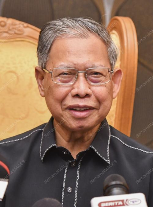 DATUK SERI MUSTAPA MOHAMED