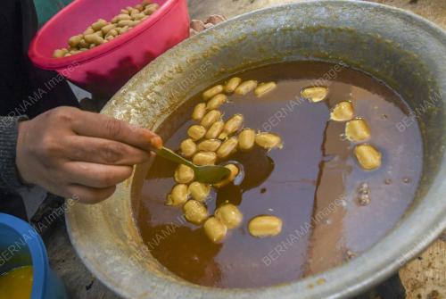 KUIH BUTIR NAKO EMAS