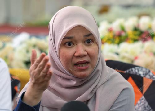 FADHLINA SIDEK