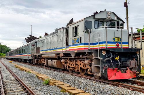 JASA TREN "SHUTTLE TIMUR"