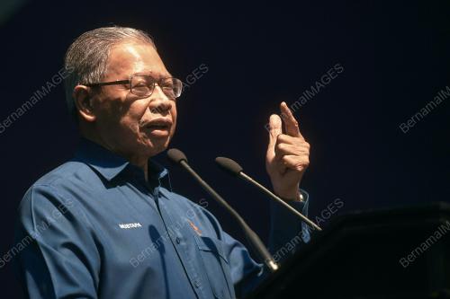 DATUK SERI MUSTAPA MOHAMED