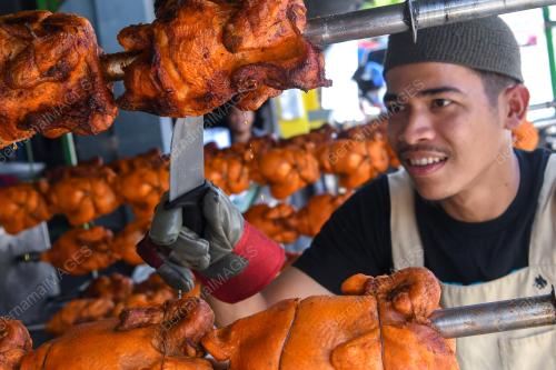 PENIAGA AYAM PUSING