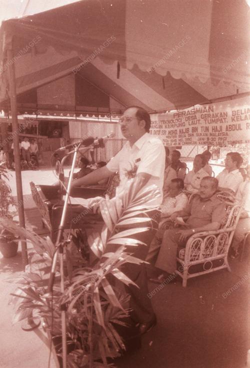 DATO' SRI MOHD NAJIB TUN ABDUL RAZAK