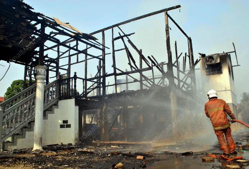 KB06_20062012_TERBAKAR