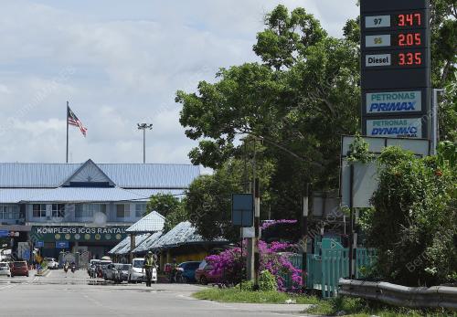 TINJAUAN STESEN MINYAK SEKITAR RANTAU PANJANG