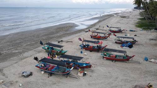 NELAYAN PANTAI