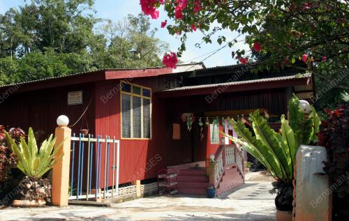 HOMESTAY RENOK BARU