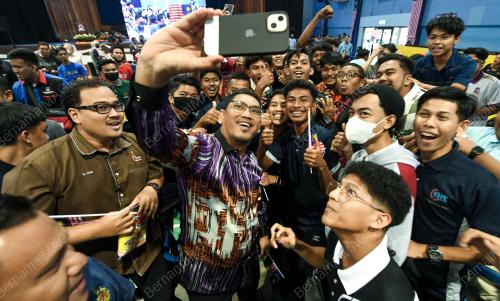 DATUK SERI AHMAD FAIZAL AZUMU