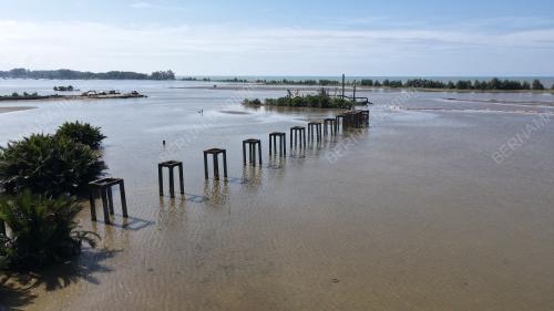 JAMBATAN BIJIH BESI JUBAKAR PANTAI
