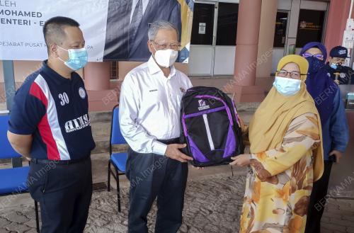 DATUK SERI MUSTAPA MOHAMED