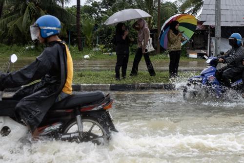 TINJAUAN BANJIR KILAT DI PASIR PUTEH
