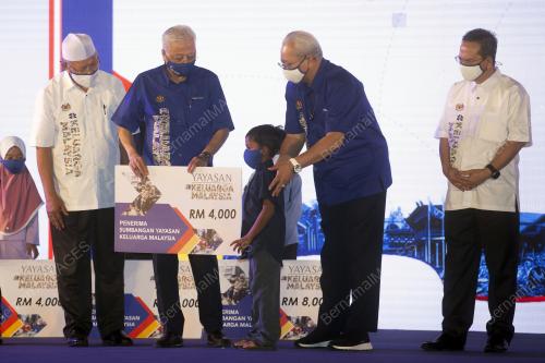 DATUK SERI ISMAIL SABRI YAAKOB