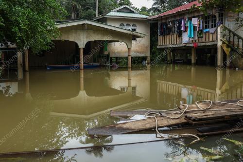 TINJAUAN BANJIR DI KG TERSANG