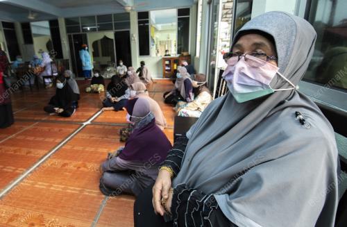 VAKSINASI WARGA PONDOK MAHLIGAI