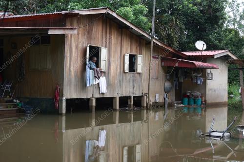 TINJAUAN BANJIR DI KAMPUNG BENDANG PEROL