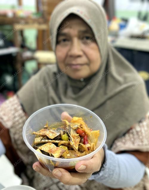 TENGKU HAYATI AKMAL TENGKU HITAM