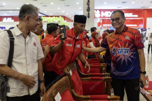 DATUK SERI DR DZULKEFLY AHMAD