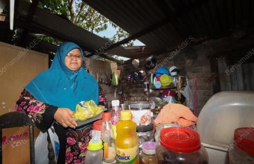 RUMAH ROSAK DILANDA RIBUT