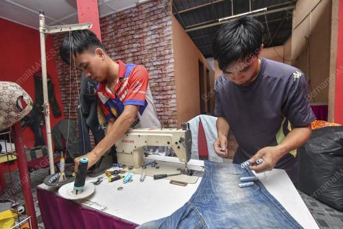 TUKANG JAHIT KEMBAR