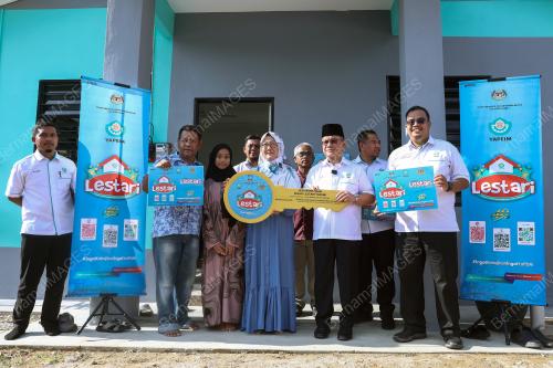 DATUK DR MOHD NA'IM MOKHTAR