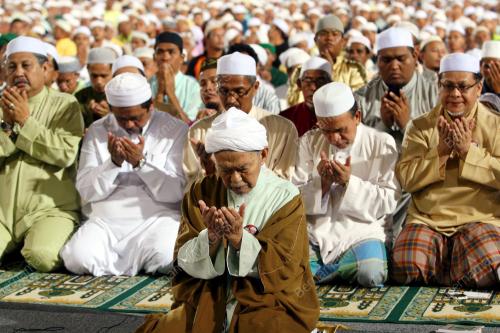 NIK ABDUL AZIZ NIK MAT